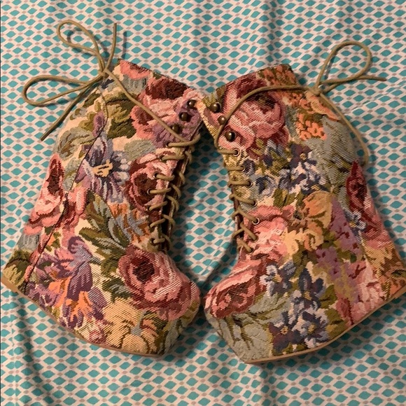 Jeffrey Campbell Damsel Platforms - Picture 1 of 3